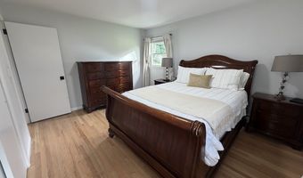 7 Rogers Dr, Danbury, CT 06810