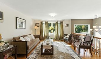 22 Camelot Cir, Johnston, RI 02919