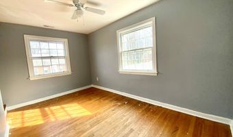 304 Plymouth St, Athens, WV 24712