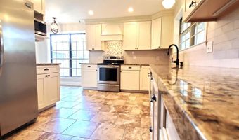2714 English Dr, Ocean Springs, MS 39564