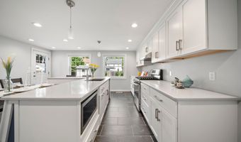 21 Oakwood Mnr, Cromwell, CT 06416
