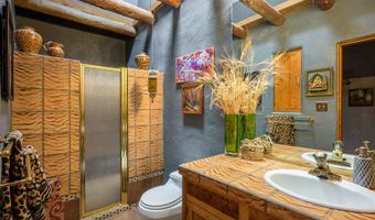 42 Hondo Seco Rd, Arroyo Hondo, NM 87513