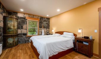 61900 Anker Ln, Bend, OR 97702