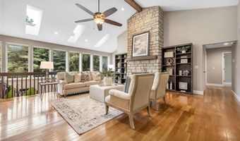 924 Forest Lake Ct, Ballwin, MO 63021