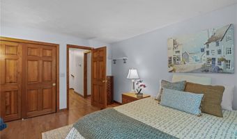 105 LYNN Cir, East Greenwich, RI 02818