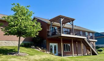 1798 Tiger Ridge Dr, Albert Lea, MN 56007