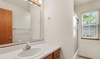 2051 Arbor Rdg, Brookings, SD 57006