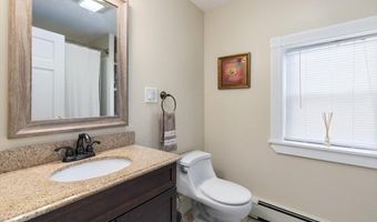 87 Friend St A, Amesbury, MA 01913