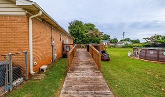101 Huey St, Boiling Springs, SC 29316