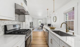 17 Old Beach Rd, Newport, RI 02840