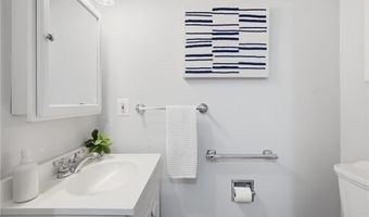 401 Gondola Ave, Jamestown, RI 02835