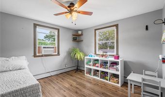 62 Pembroke Ln, Coventry, RI 02816