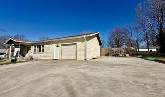 111 W Lee St, Aurora, MO 65605