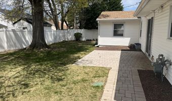 32 Idlewild Ln, Aberdeen, NJ 07747