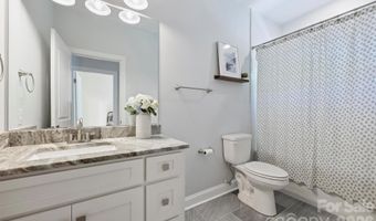 1617 Hawthorne Ln, Charlotte, NC 28205