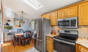 15 Shore Dr, Barrington, RI 02806