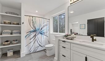 672 Danville Corner Rd, Auburn, ME 04210