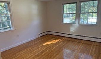 27 Lincoln Cir W 27, Andover, MA 01810