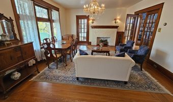 320 S 9TH St, Akron, PA 17501