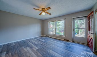 43 Lancelot Ln, Asheville, NC 28806