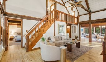 4 Lantern Ln, Bedford, MA 01730