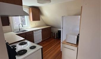 28 Calvert St 3, Newport, RI 02840
