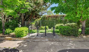 2214 McCall Dr, Ashland, OR 97520