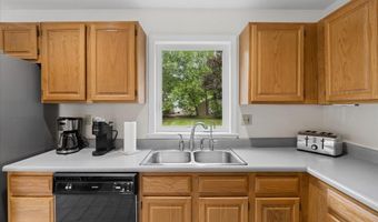 240 Sandown Rd, Chester, NH 03036