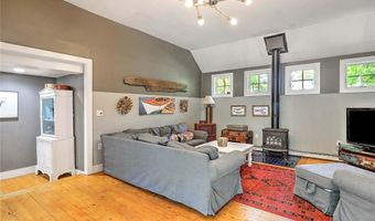 44 Washington Rd, Barrington, RI 02806