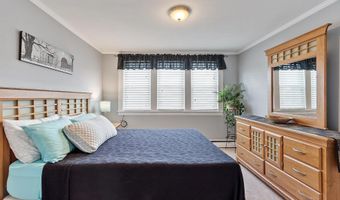 328 W Hollis St, Nashua, NH 03060