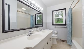 807 Hillcrest Dr, Ashland, OH 44805
