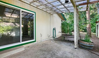 24822 SERTIC Rd, Veneta, OR 97487