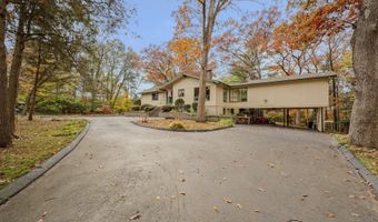 15 Goulart Dr, Bozrah, CT 06334