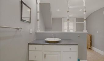 82 Van Zandt Ave, Newport, RI 02840