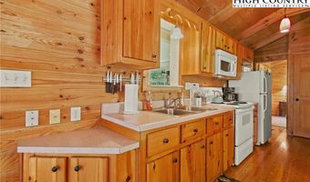 423 Dancing Leaf Ln, Bakersville, NC 28705