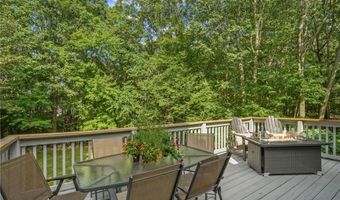 105 LYNN Cir, East Greenwich, RI 02818