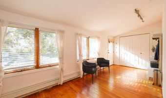 30 S Valley Rd, Bayonne, NJ 07035