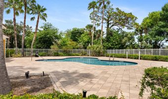 889 Pipers Cay Dr, West Palm Beach, FL 33415