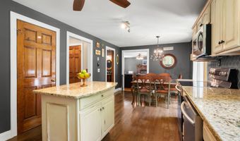 52 Thornridge Dr, Colchester, CT 06415