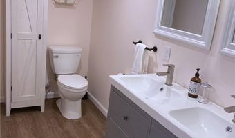 57 Saybrook Ave, Narragansett, RI 02882