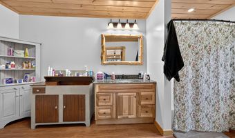625 Mcgrath Pond Rd, Belgrade, ME 04917