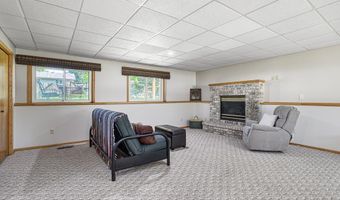 1443 Mckinley Ct, Anoka, MN 55303