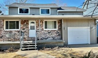432 Edgewater Dr, Algonac, MI 48001