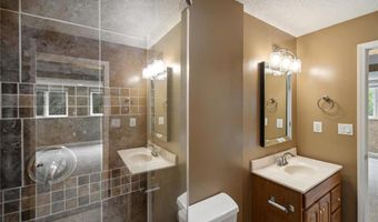 7872 142nd St W, Apple Valley, MN 55124