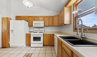 409 Maplewood Dr, Antioch, IL 60002