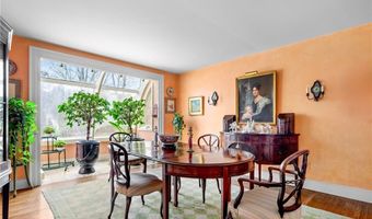 18 Ledge Rd, Newport, RI 02840