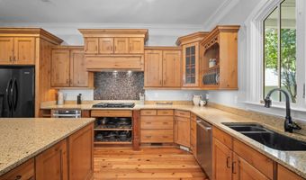 106 Coosaw Club Dr, Beaufort, SC 29907