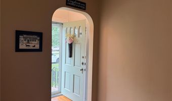 915 McKinley Blvd, Alton, IL 62002