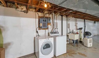 6337 Piping Rock Rd, Madison, WI 53711