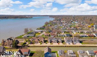 113 Roselawn St, Algonac, MI 48001